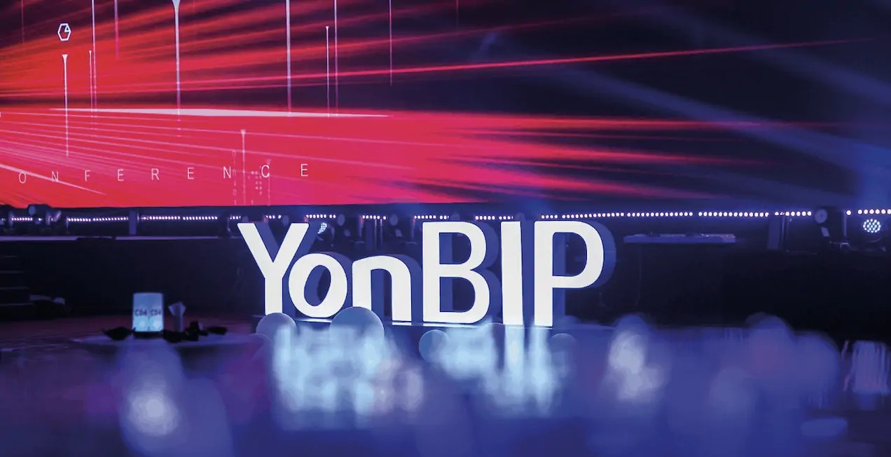 YonBIP商業創新平台基於新一代ICT技術和雲原生架構，服務企業通過數智化實現商業創新的平台型、生態化的雲服務群。